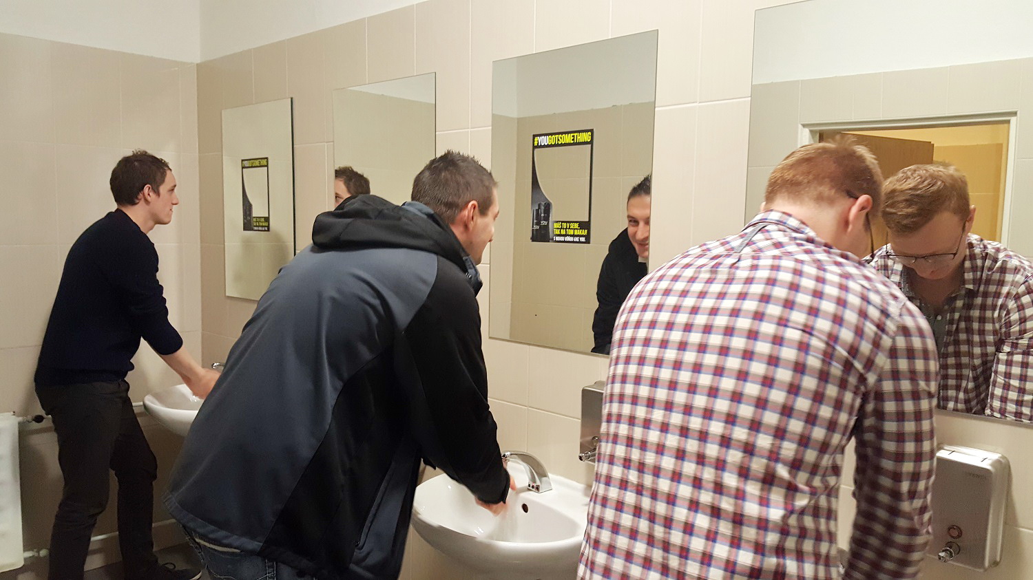 Nálepky na zrkadlách